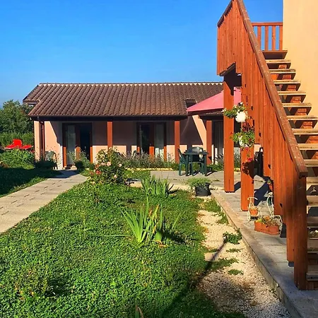 Hotell Diffuso Borgo Retrosi Di