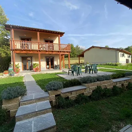 Hotell Diffuso Borgo Retrosi Di 3*